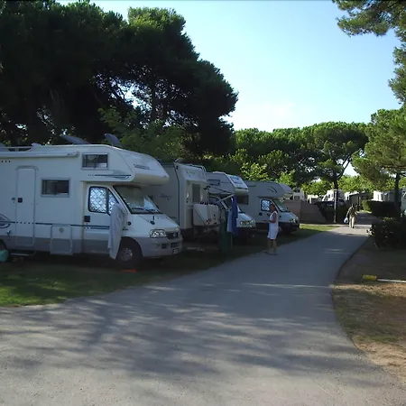 Tres Estrellas אתר קמפינג 2*