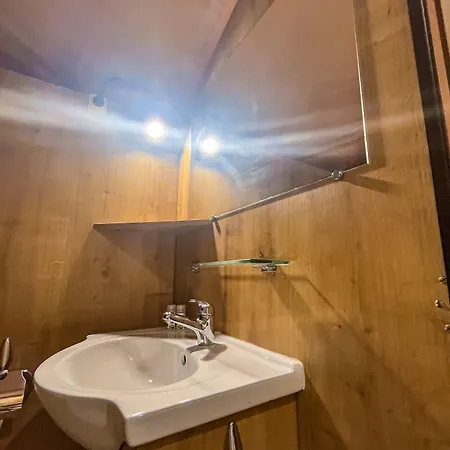 Tres Estrellas אתר קמפינג 2*