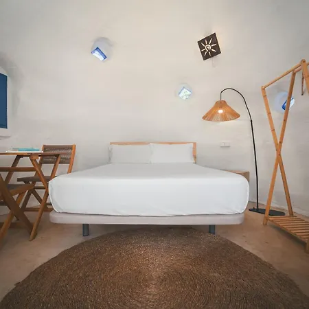 Tres Estrellas Barcelona By Holacamp Gavà