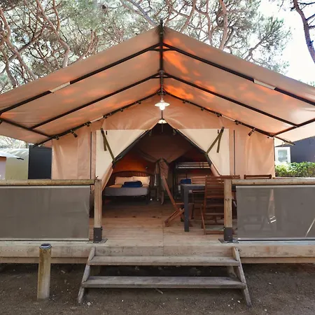 Campsite 3 Estrellas Gava